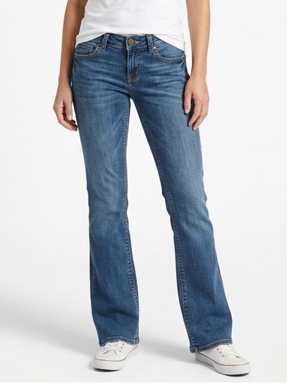 SO Women's Medium Wash Boot Cut Jeans low rise Sz-9. H12